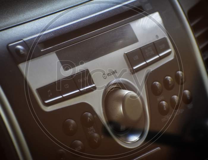 Simple Car Infotainment System With Large Volume Control Dial And Other Buttons.