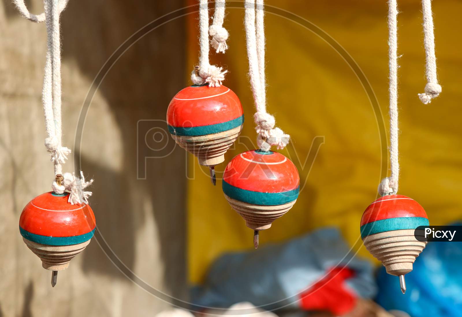 Wooden Spinning Tops Lattoo / Bambaram / Buguri / Bongaram with String