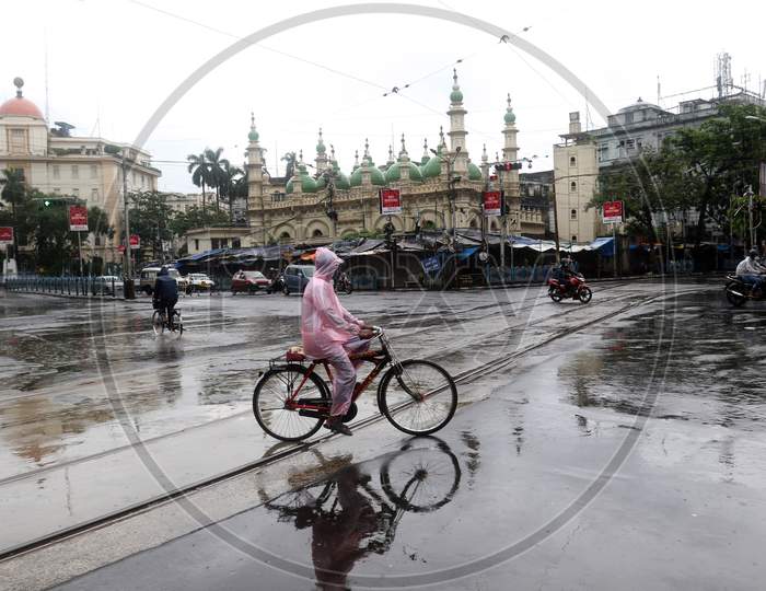 A Person Rides A Cycle During The Complete Biweekly Lockdown To Curd Covid 19 Spread In Kolkata On August 27 2020