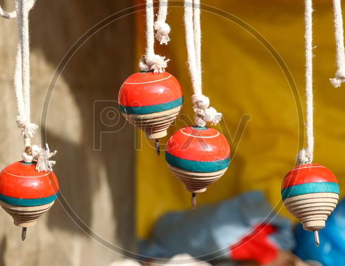 Wooden Spinning Tops Lattoo / Bambaram / Buguri / Bongaram with String