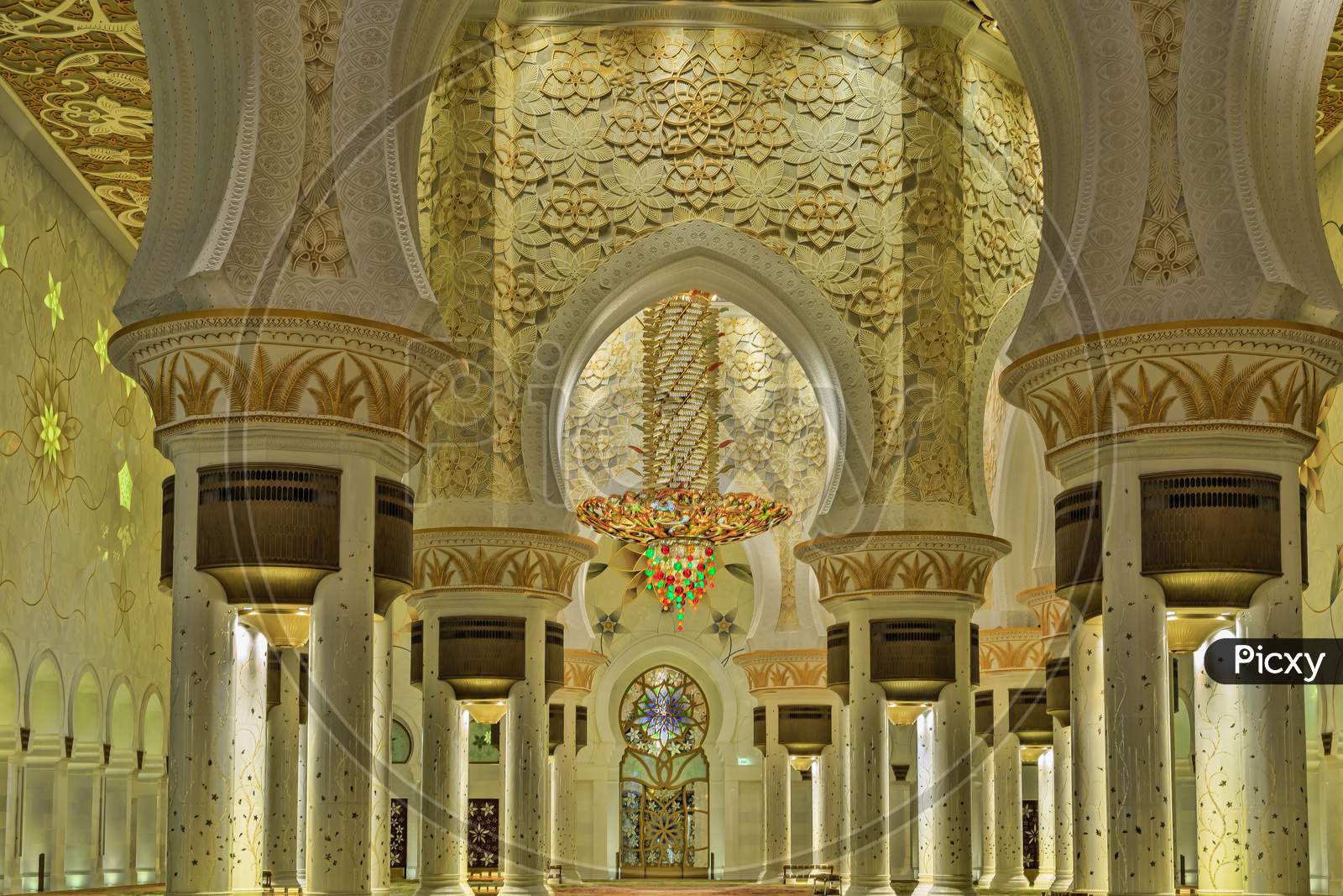 Sheikh Zayed Grand Mosque Center in Abu Dhabi, United Arab Emirates