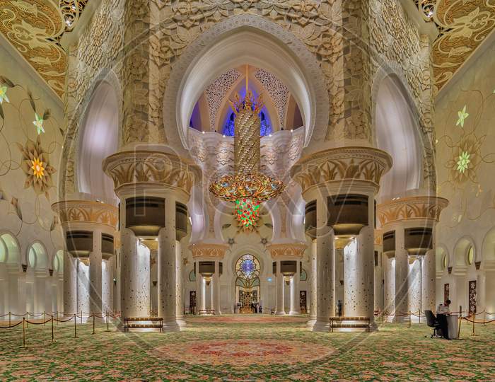 Sheikh Zayed Grand Mosque Center in Abu Dhabi, United Arab Emirates