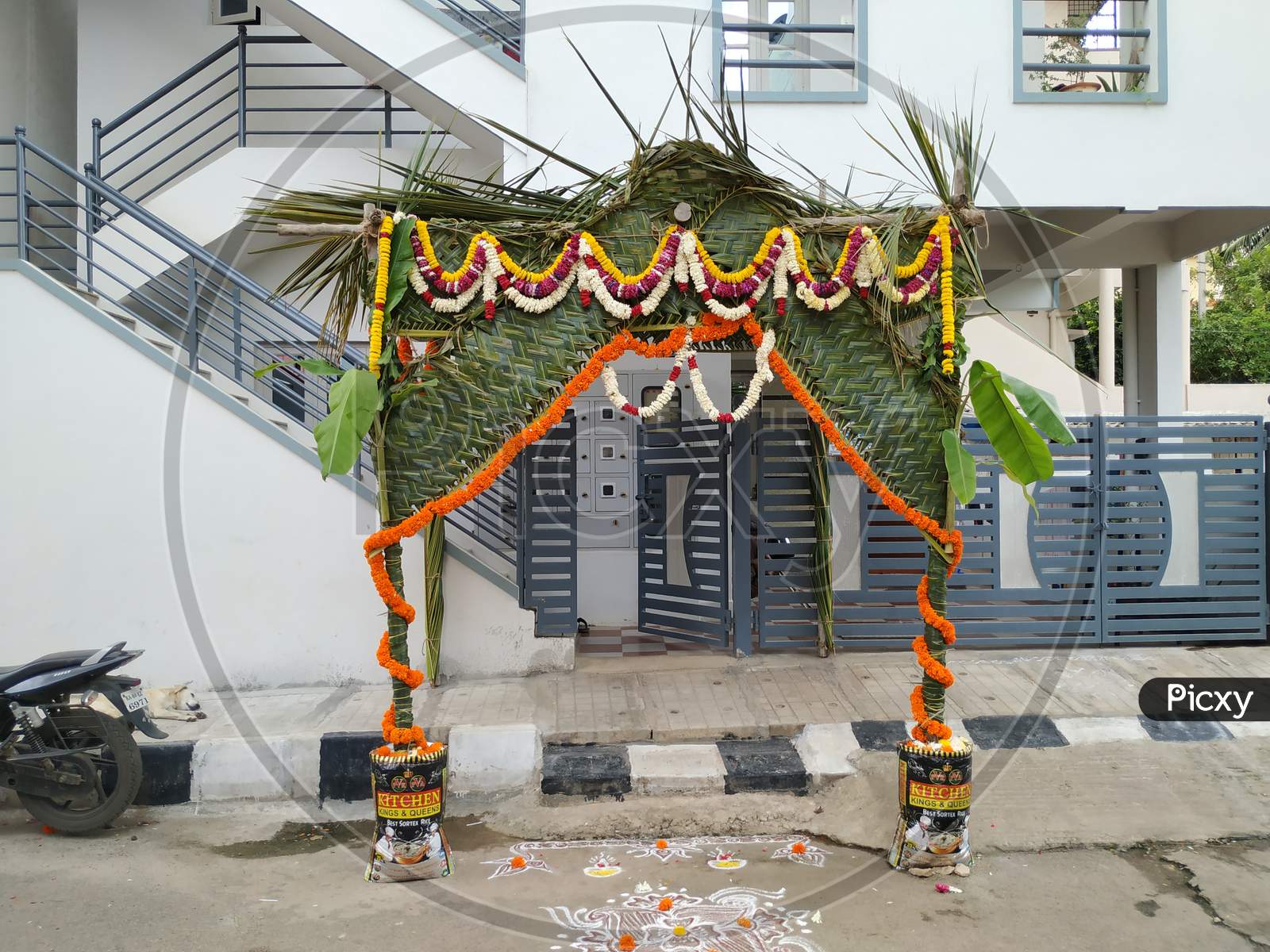 Flowers And Coconut Decoration For Wedding Mandap In Bangalore – Chintu  Party And Events