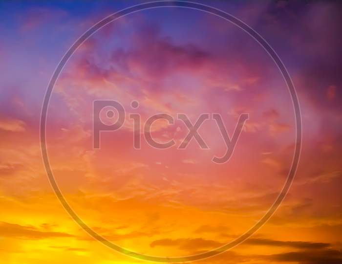 Gorgeous  Twilight Sky And Cloud At Evening Background