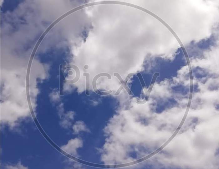 Sunlight×Remove  Blue×Remove  Circle×Remove  Sky×Remove  Cumulus×Remove  Daytime×Remove  Line×Remove  Cloud×Remove  Atmosphere×Remove  Meteorological phenomenon×