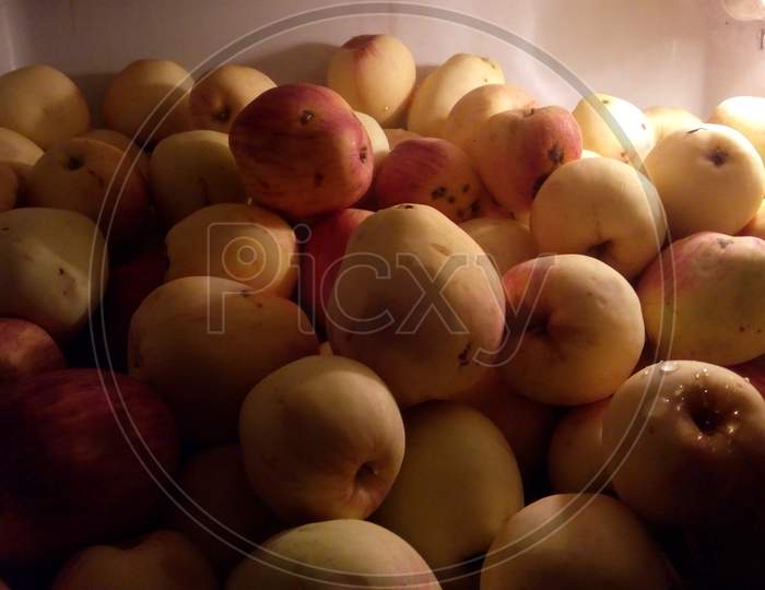 Multi color apples