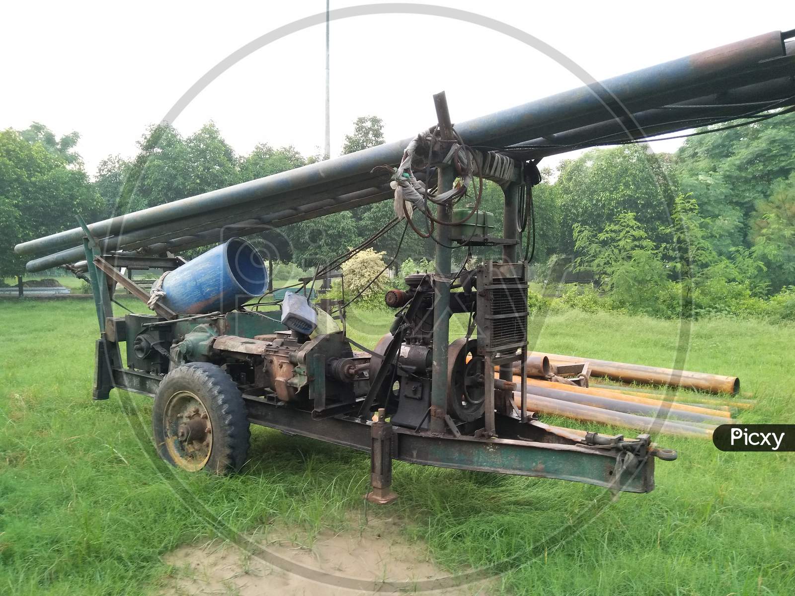 A picture of water pipe drilling machine