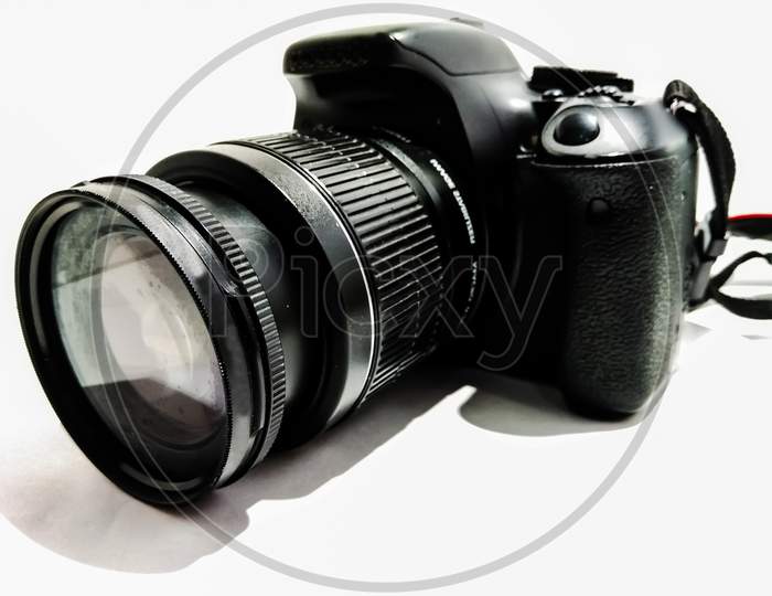 A picture of dslr with white background