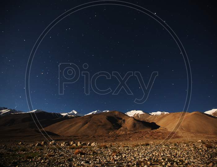 Snow-capped mountains of Mountains of Leh with stars in the sky