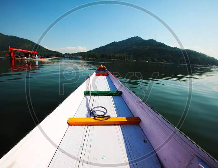 Shikara boat ride in Dal lake