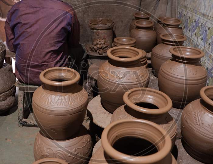 Set of Pots placed in Sequence
