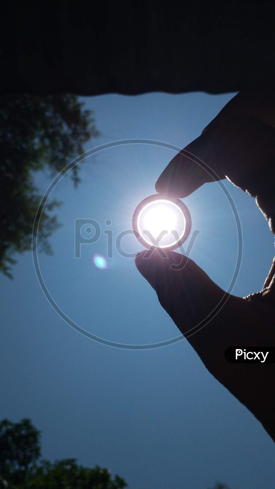 Sunlight photography ideas with ring