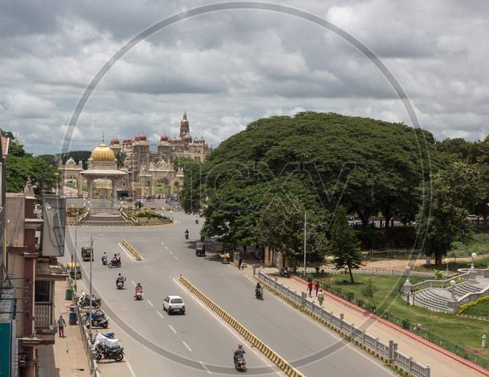 A beautiful street view of Mysuru cityscape with Maharajah Memorial and the Royal Palace in Karnataka/India.