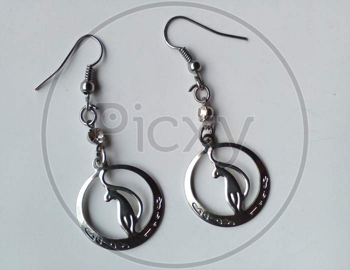 The earrings that girls wear in the ears, especially in India, are Indian jewelry.