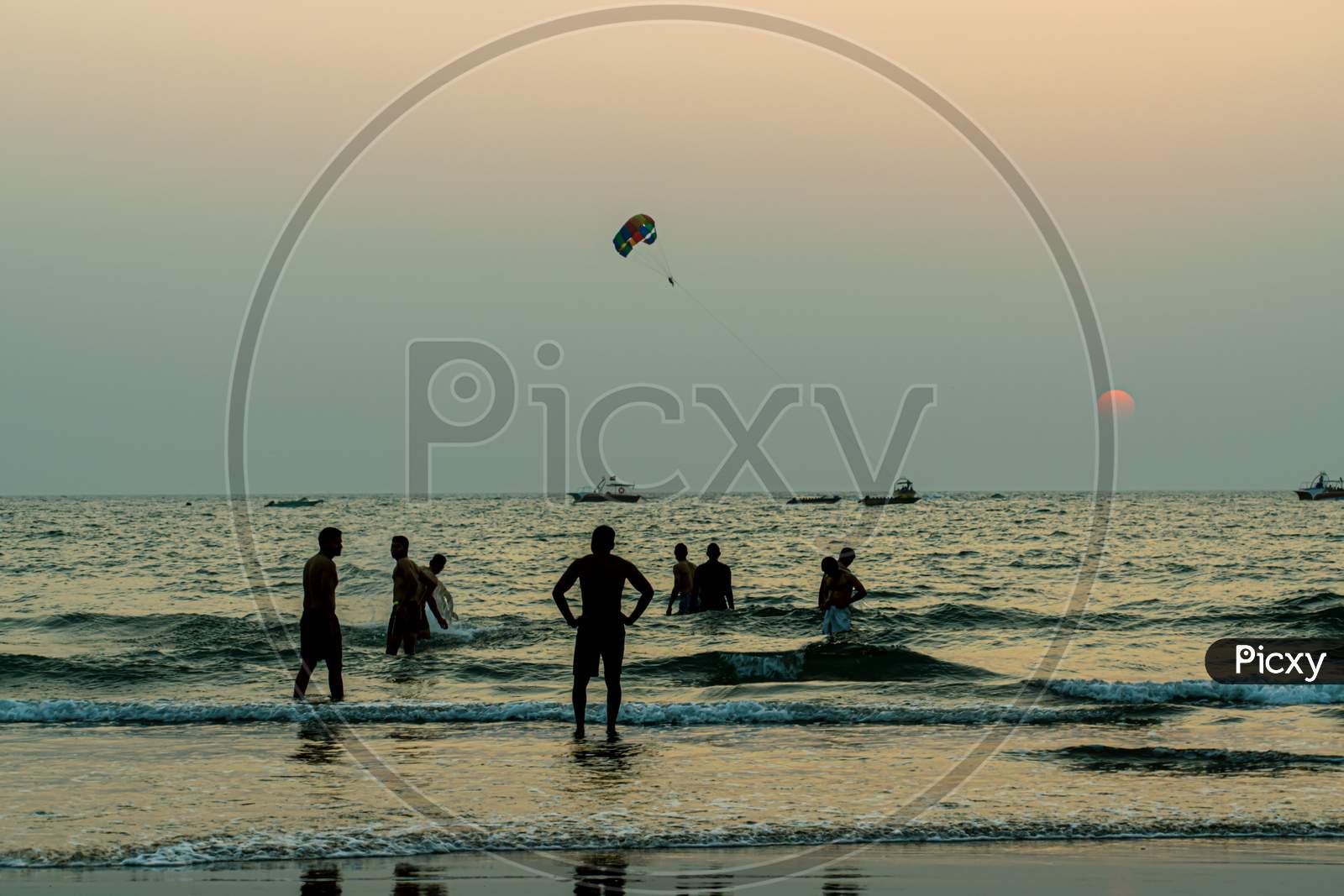 Tourists enjoying the beach of goa Parasailing at Goa Beach