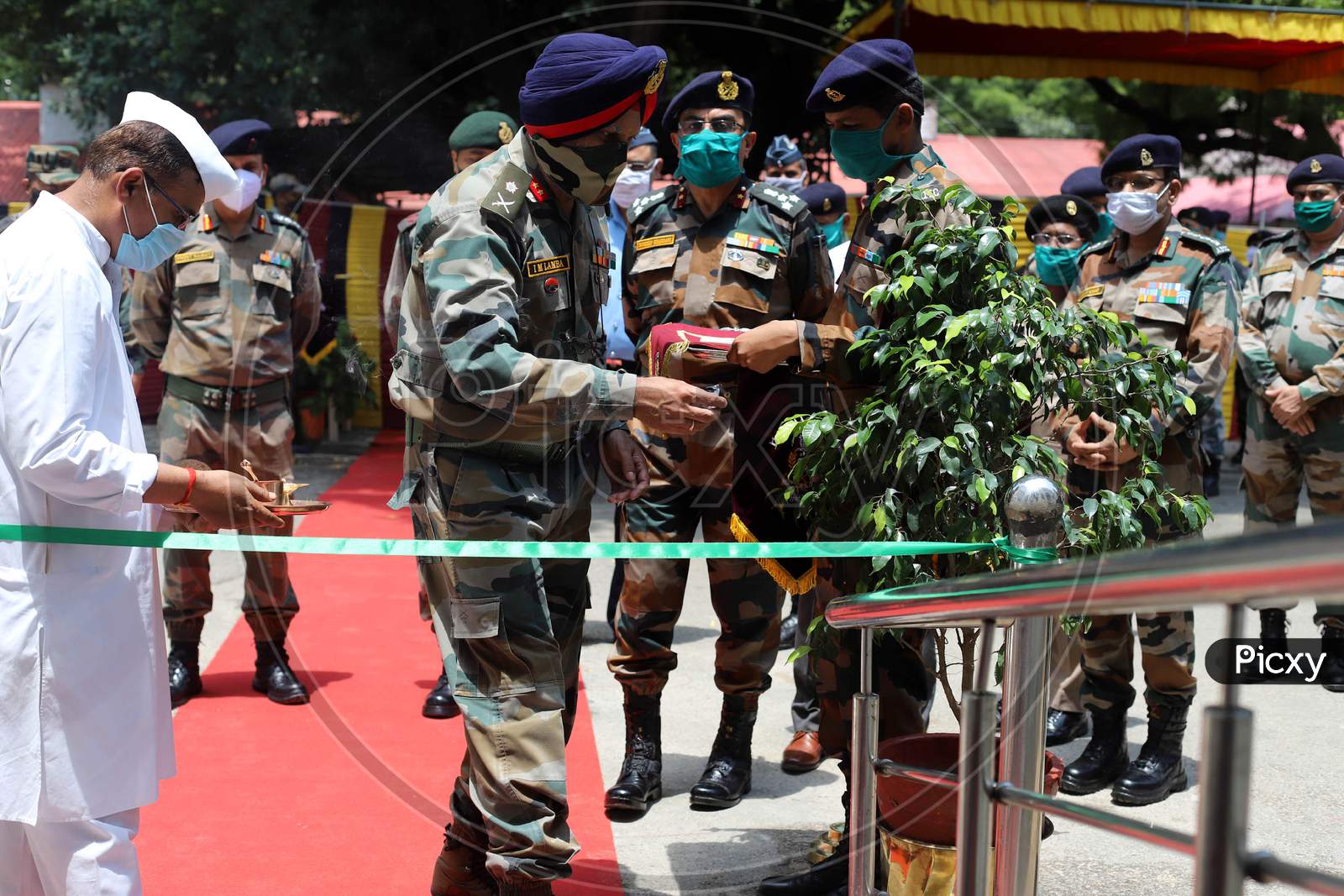 Major Gen IM Lamba, General Officer Commanding, Nothern UP & MP Sub Area, inaugurates COVID High Dependency Unit (HDU) Complex at a Military Hospital in Prayagraj, August 4, 2020