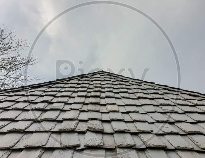 North Indian House - Photo of slate roof of hilly area house