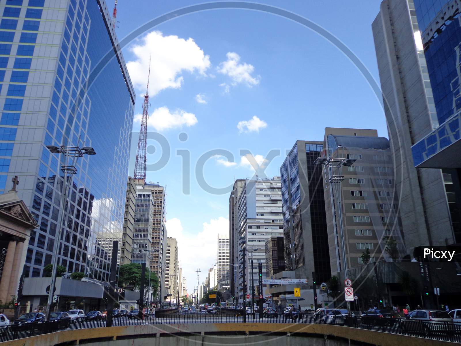 SAO PAULO CITY, SAO PAULO, BRAZIL: Avenida Paulista