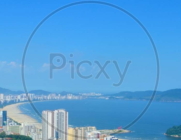 Spectacular view of the city and Santos beach