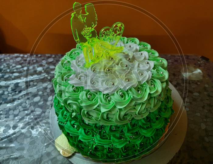 Green color cake