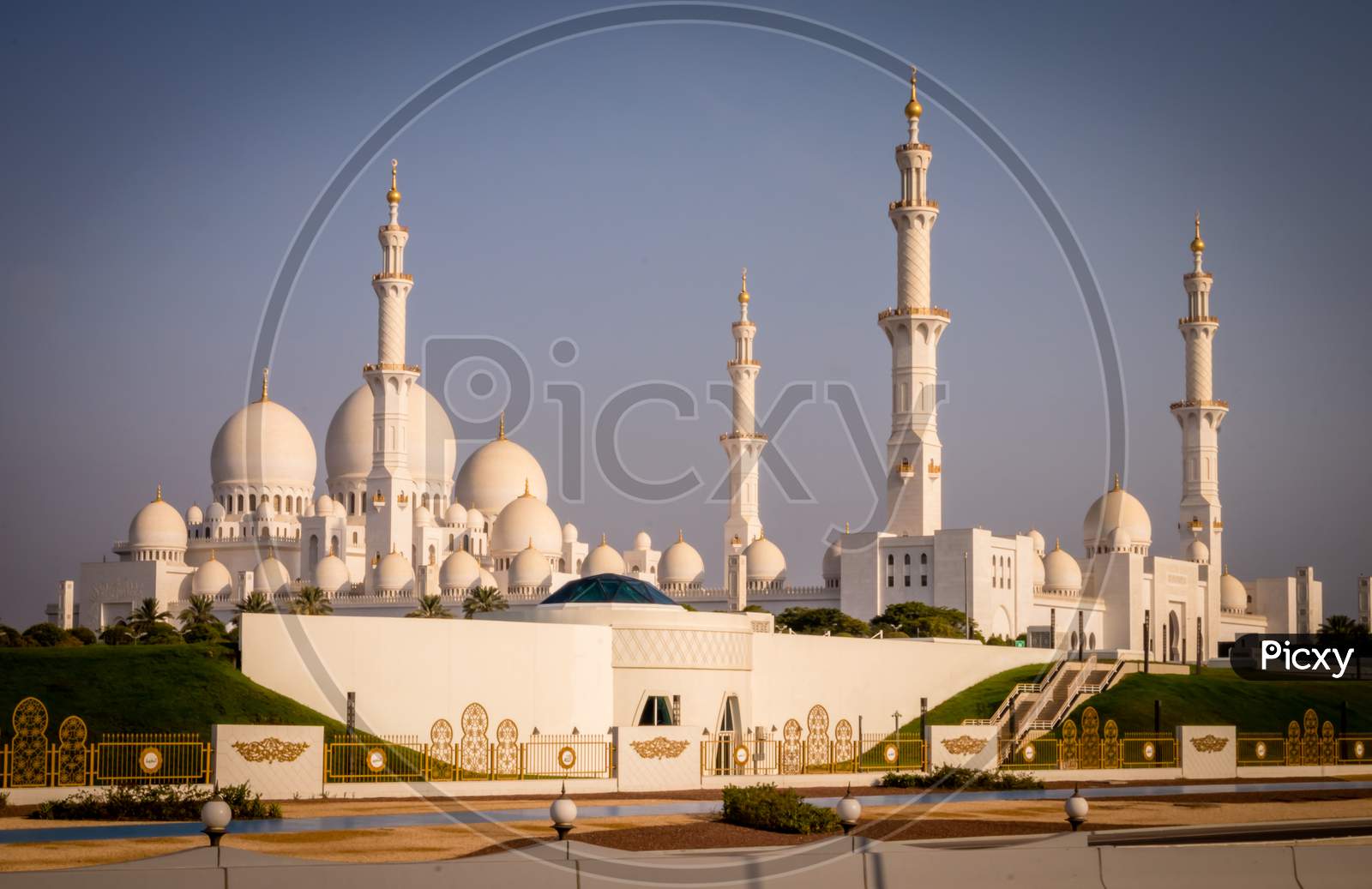 Sheikh Zayed Grand Mosque In Abu Dhabi, The Capital City Of United Arab Emirates.