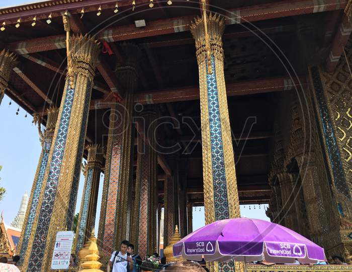 A front view of the Wat Traimit Withayaram Worawihan, Bangkok, Thailand