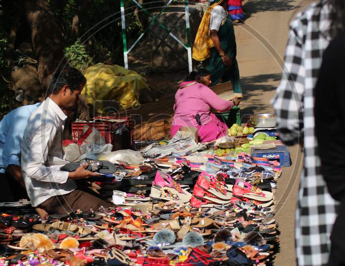 people selling snacks and footware at the streets of Mahabaleshwar