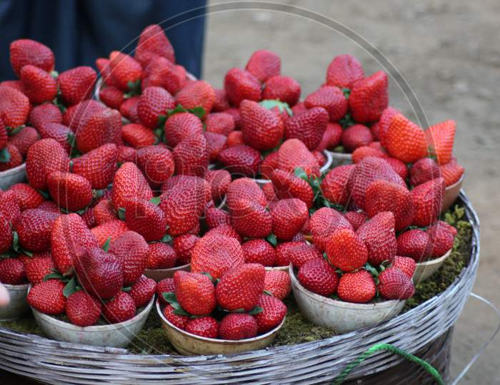 people selling fresh strawberries at Mahabaleshwar