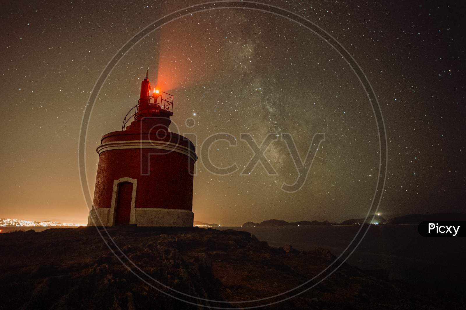 An Horizontal Shot Of A Lighthouse During The Night With The Sky With A Lot Of Stars