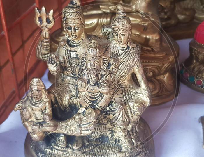 image-of-gold-colour-metal-hindu-statue-of-god-idols-in-home-zh208309-picxy