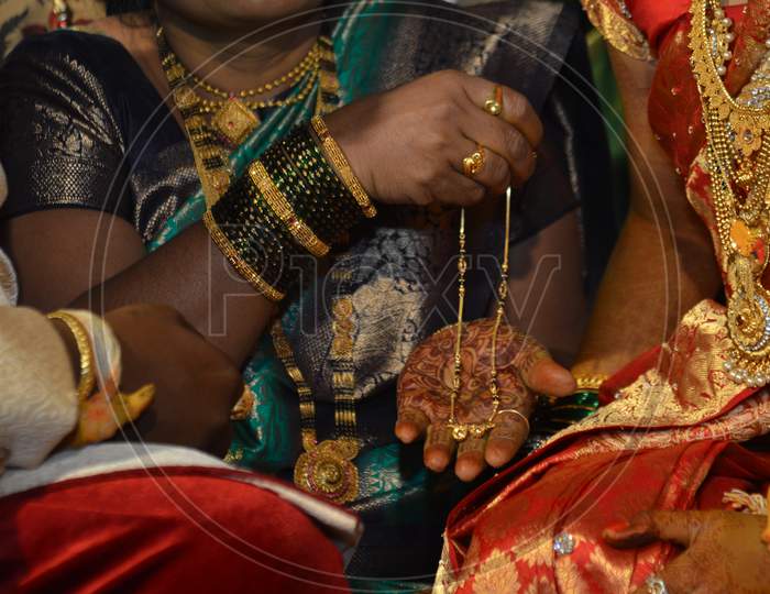 indian wedding mangal sutra