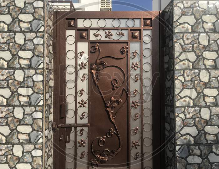 Brown Color Galvanized Enamel Painted Prefabricated Single Leaf Wicked Gate For An Villa Backside And Flower Designed In The Gate Shutter Page