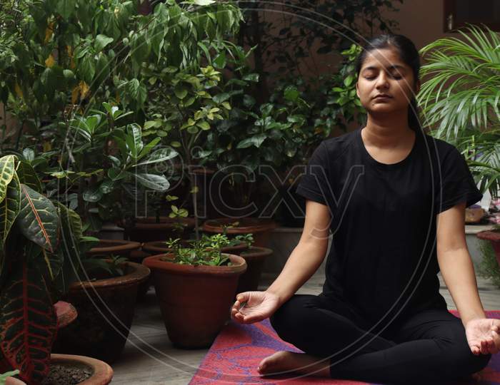 women doing yoga and meditation