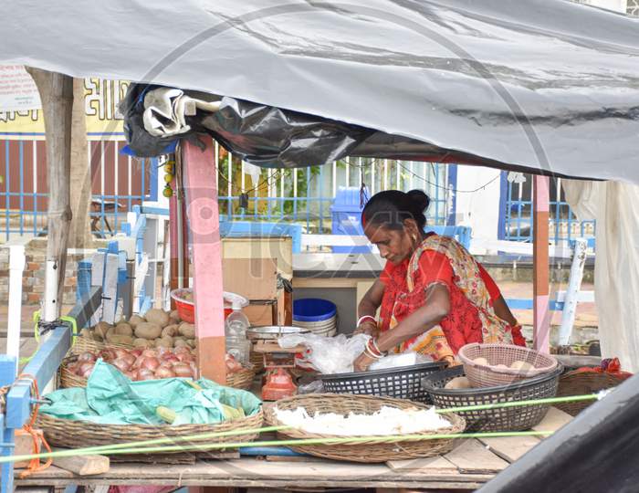 Kolkata, India-July 27,2019: Floating Market In Kolkata- The First In Bengal Opened Up This January. Infact It Is India’S First Of Its Kind Market Been Developed On The Lake Of Patuli Near Em Bypass.