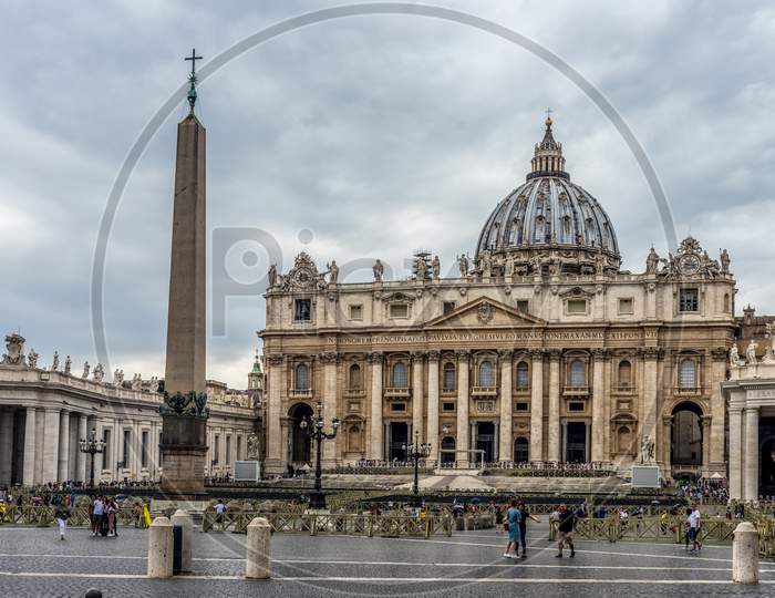 Vatican City, Italy - 23 June 2018: The Basilica At St. Peter'S Square In Vatican City With Tourists In Que
