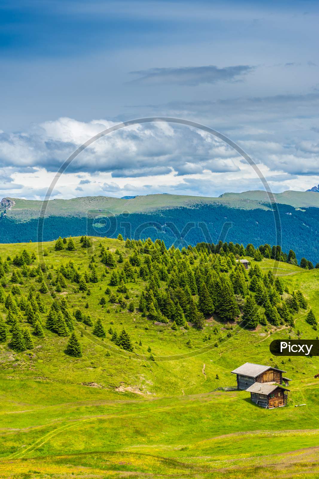 image-of-cottages-in-the-italian-alps-pd463346-picxy