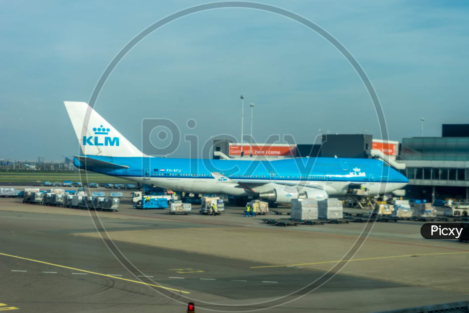 Schiphol, Amsterdam, Netherlands - 4 November 2018 : Klm Planes Waiting At The Airport Dock With Ing Bank Sponsor Advertisements