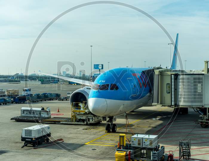 Schiphol, Amsterdam, Netherlands - 4 November 2018 : Tui And Klm Planes Waiting At The Airport Dock