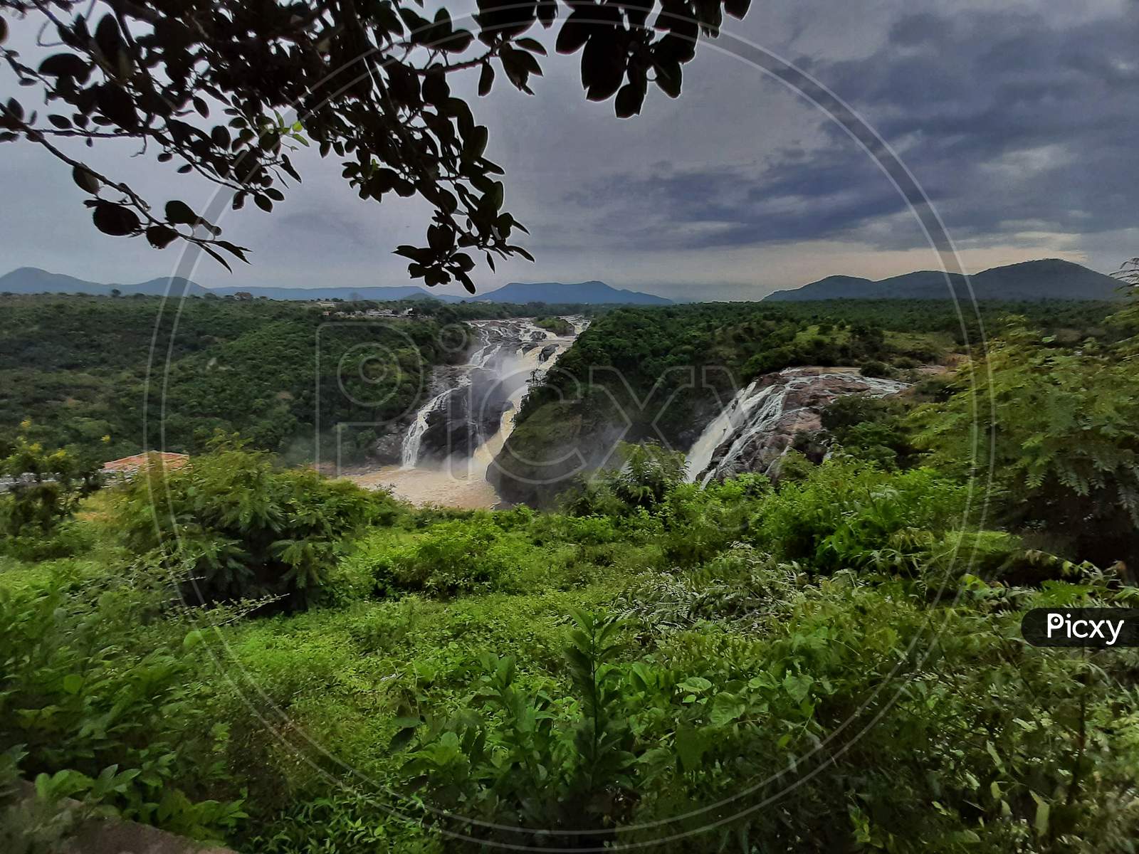 Waterfalls at bharachukki