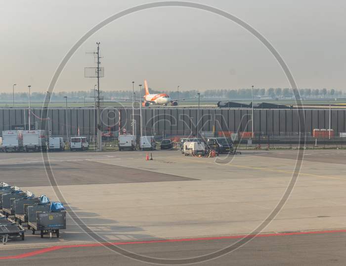 Schiphol, Amsterdam, Netherlands - 4 November 2018 : Easy Jet Plane Landing At Schiphol Airport