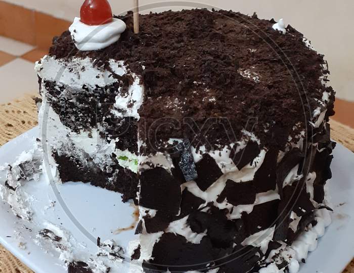 vadilal black forest icecream cake#review+Unboxing - YouTube