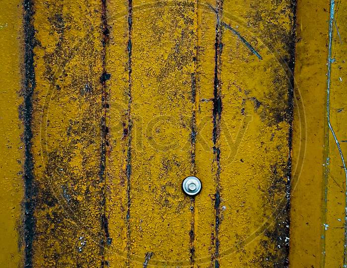 Yellow rustic sharp wallpaper