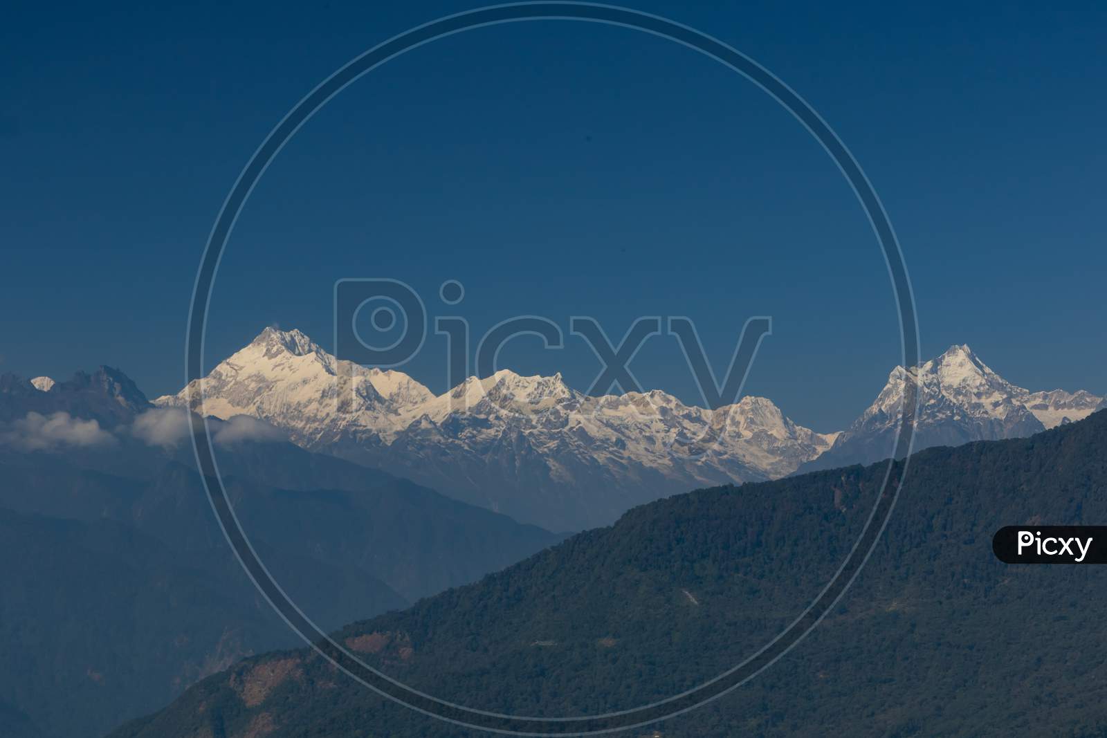A panoramic view of Mt Kanchenjunga