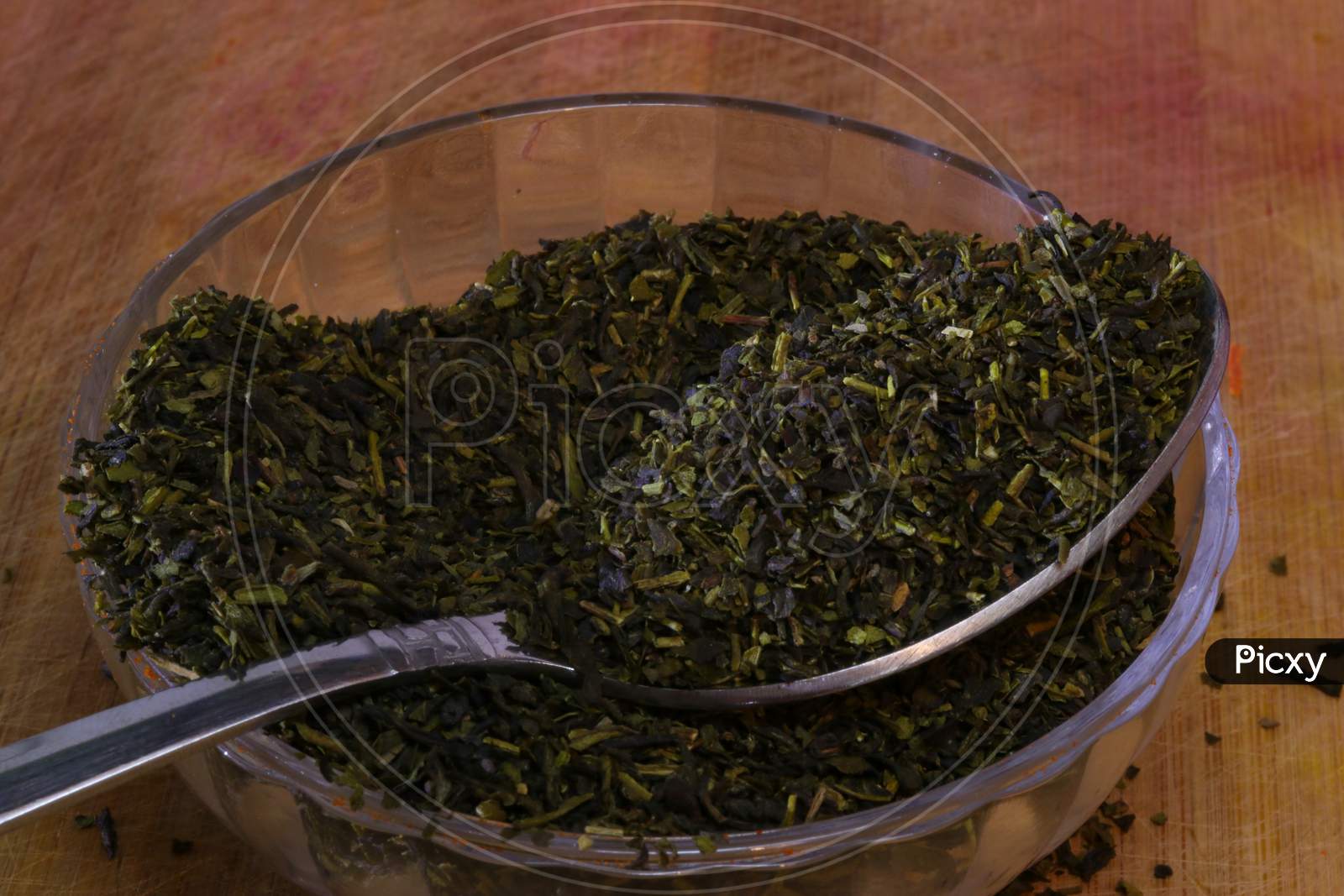 Green tea is healthy alternative for coffee.
