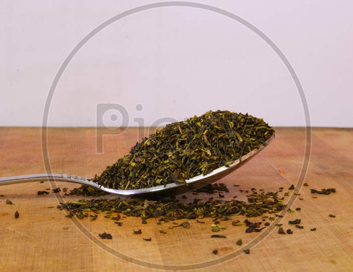 Green tea is healthy alternative for coffee.