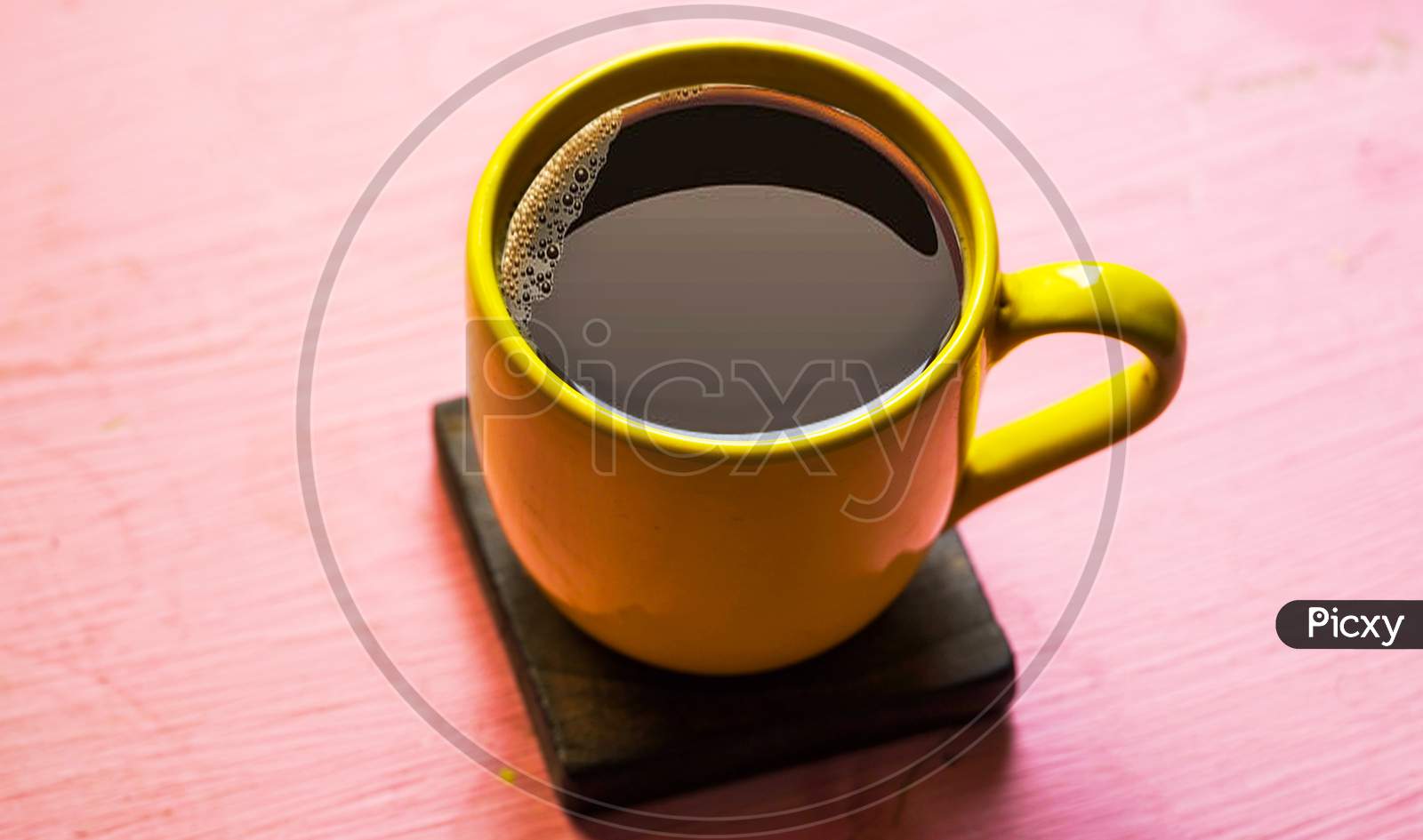 Yellow coffee mug | Black coffee