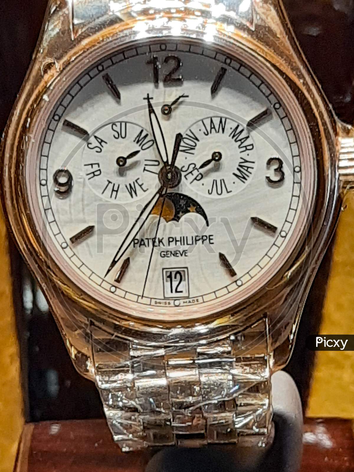 Malacca, Malaysia - January, 01 2020: Elegant Luxury Men'S Watch, Close Up View Of Nice Man'S Wrist Watch