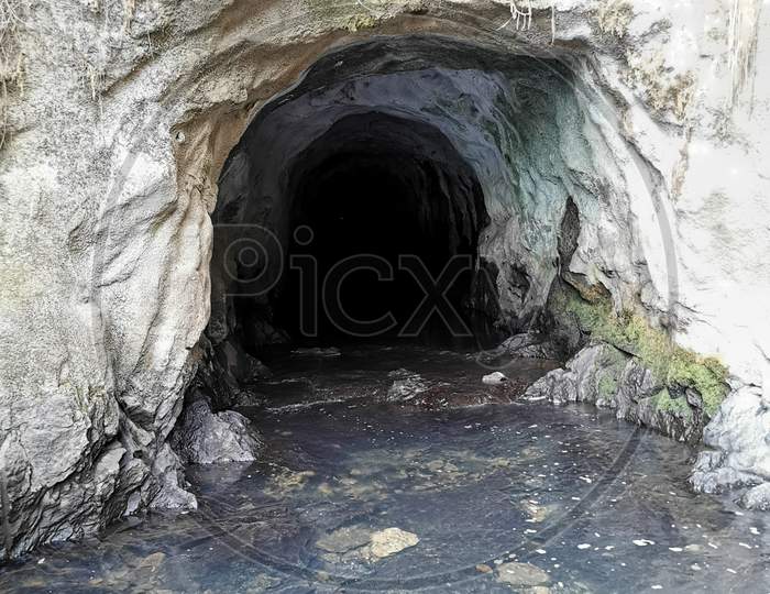 Uluppunni vellaramchitta Tunnel, Vagamon, Kerala, India