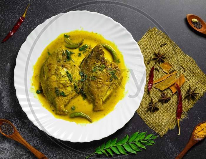 Pomfret in mustard gravy) is an authentic Bengali recipe which is made with pomfret fish.Pomfret fish curry, This is a traditional Bengali homemade dish.