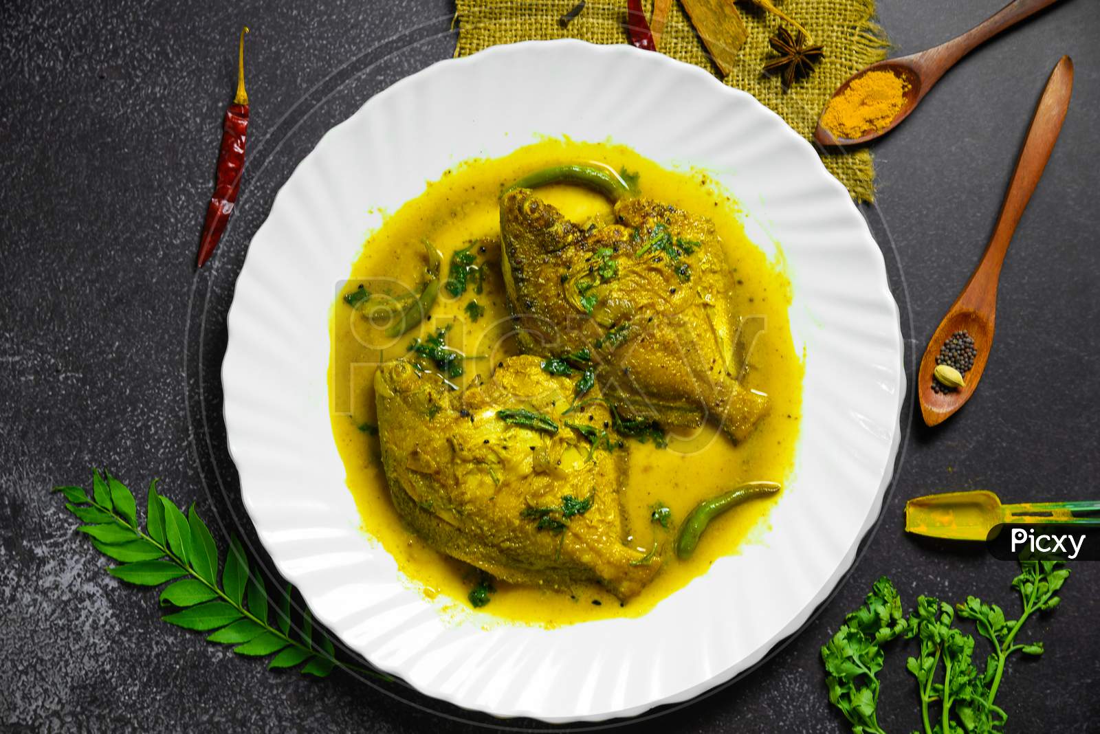 Pomfret in mustard gravy) is an authentic Bengali recipe which is made with pomfret fish.Pomfret fish curry, This is a traditional Bengali homemade dish.